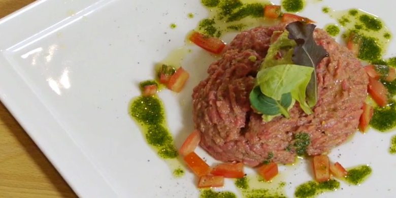 tartare con salsa guacamole